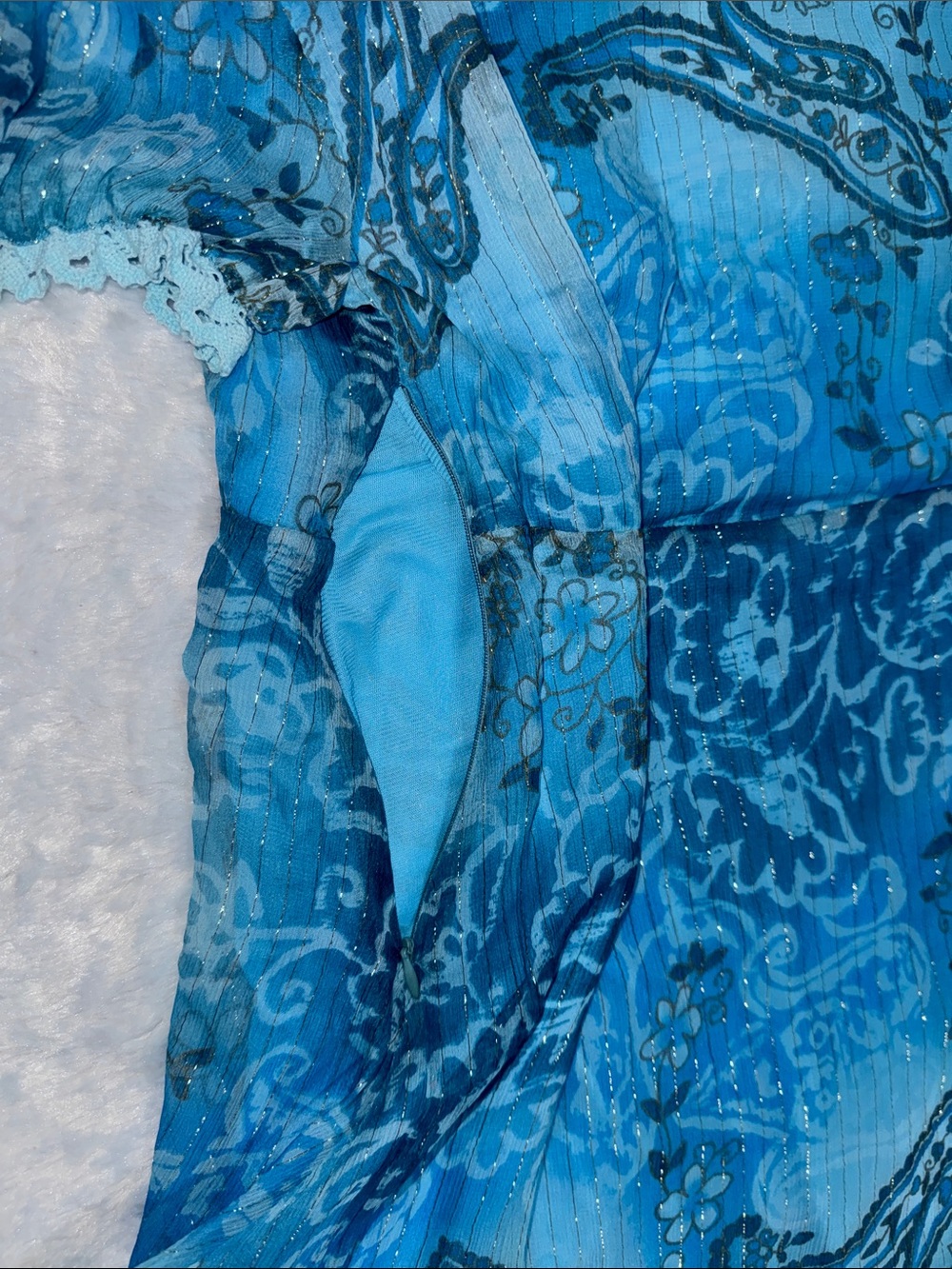 Aris.A NWT 100% Silk Bottom Blue & Turquoise Paisley V-Neck Sheer Blouse - Picture 8 of 10